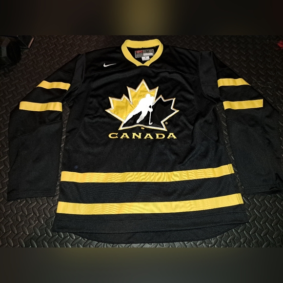 2013 IIHF Nike Team Canada Nike Live Strong hockey jersey - Picture 2 of 10